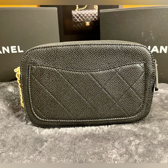 CHANEL Chain Caviar Shoulder Bag with CC Coco matelasse logo - Picture 5 of 11